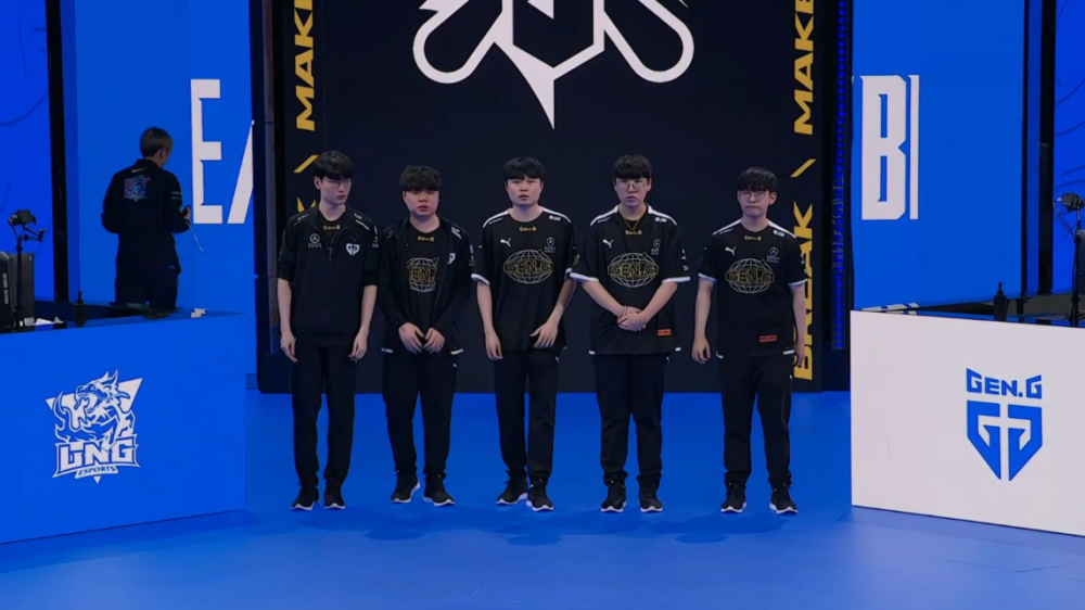 夹击后的回 夹击后的回